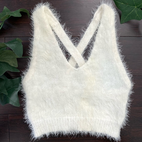 🔥Abercrombie & Fitch Fuzzy Crop Top🔥 - Picture 1 of 1